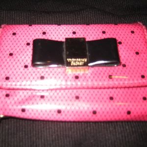 VICTORIA SECRET POKA-DOT WALLET  PATTEN  LEATHER